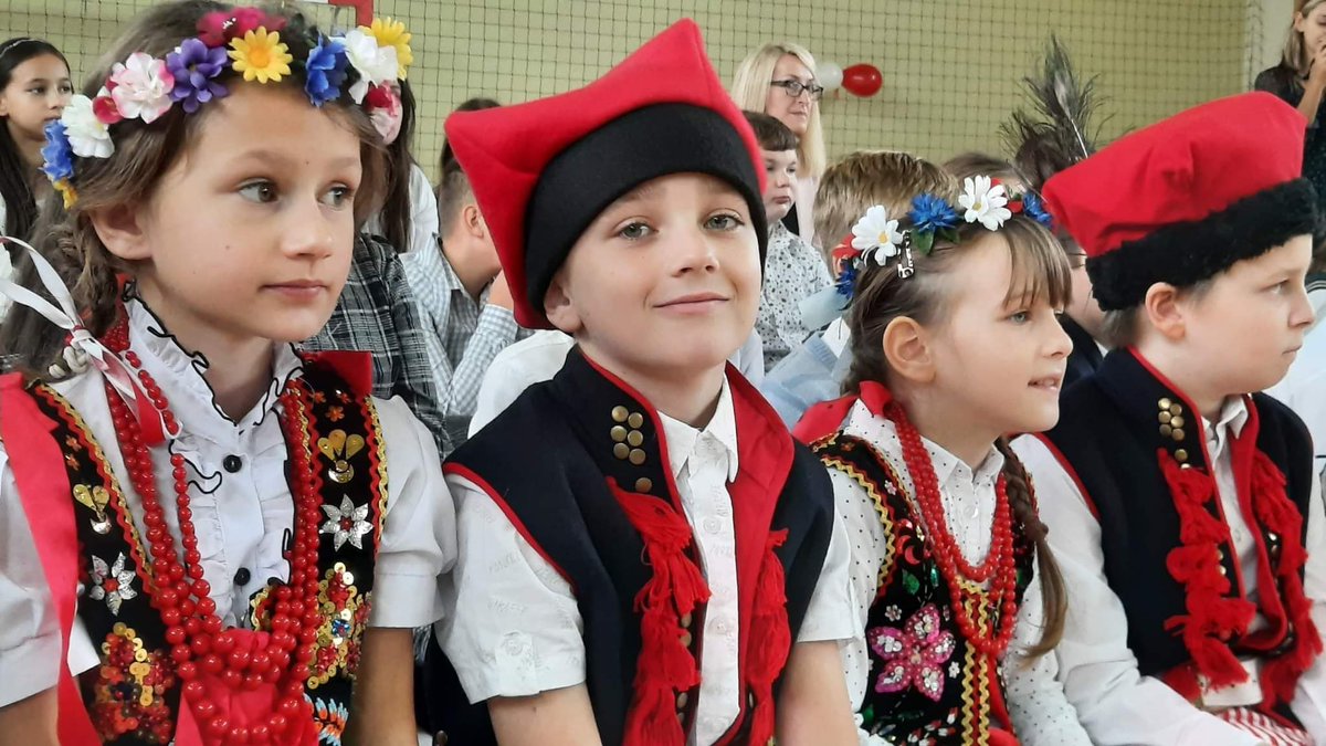 Uroczyste odsłonięcie muralu 'W służbie Niepodległej — Bohaterowie Westerplatte'. Dzień Patrona Szkoły w Łękawicy. Pragnę wyrazić szacunek dla osób, które przyczyniły się do powstania muralu. Pozostanie on szczególnym znakiem pamięci o tych, którym zawdzięczamy naszą wolność 🇵🇱