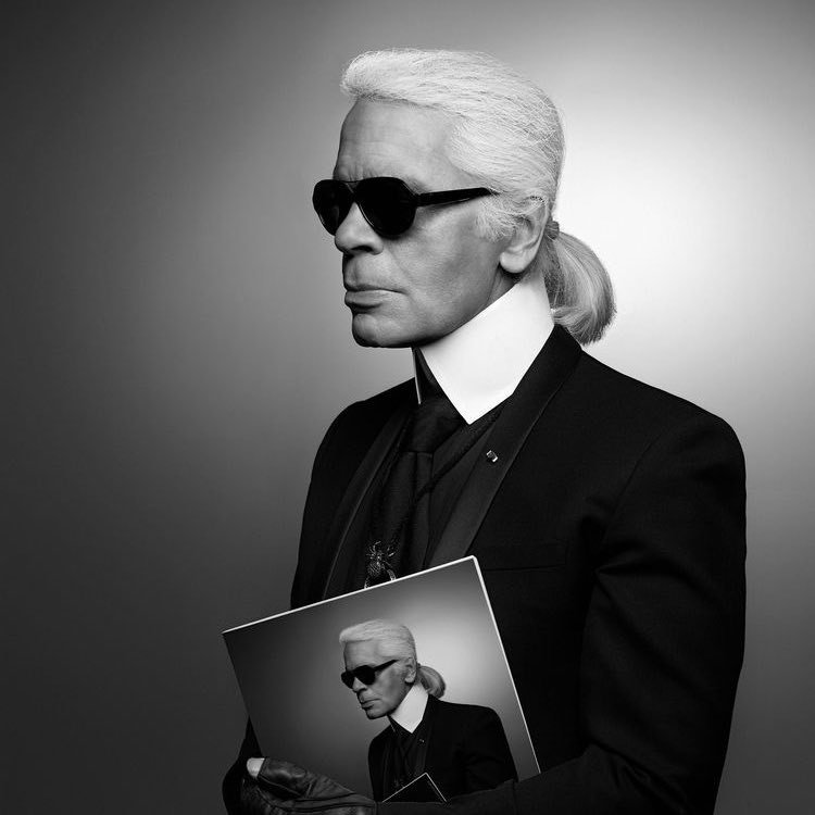 CoutureSave's tweet photo. Met Gala May 2023 theme: “Karl Langerfeld: A Line of Beauty” 
A thread of his couture collections : https://t.co/ZECBMkke3G