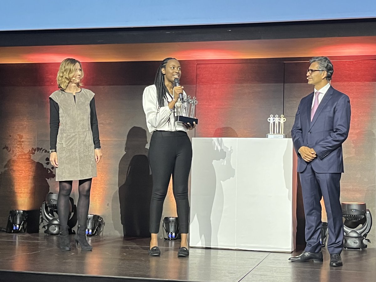 Foundation_JF's tweet photo. 🎖The @luminosfund steps up to receive their 2022 Klaus J. Jacobs Best Practice Prize.Their Second Chance program has helped 90% of participating children catch up three grades in one year and transition to mainstream schools.Congratulations on a well-deserved #BestPracticePrize! https://t.co/o3uQewzQFY