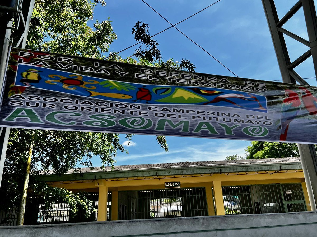 CancimanceL's tweet photo. El campo colombiano ha estado abandonando por décadas. Cultivar la tierra en medio del conflicto armado, termino siendo un riesgo para los campesinos que no entraban a lo ilícito. La decisión no fue cuestión de gusto. Por eso entender ese trasfondo es necesario para avanzar. 🧵 https://t.co/PZlYpAVyl8