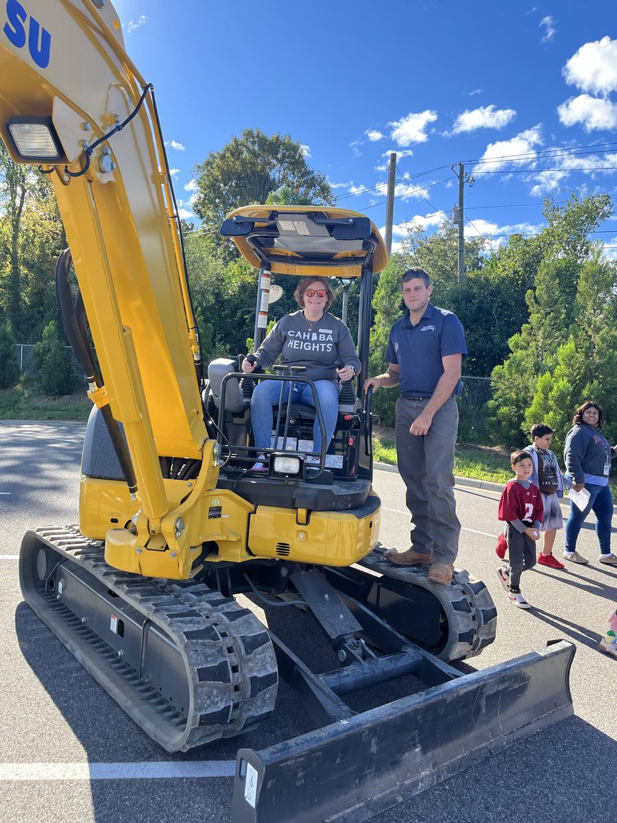 Careers on Wheels Day is Happening at Cahaba Heights!!! Thanks so much to our community partners for pouring into our students!