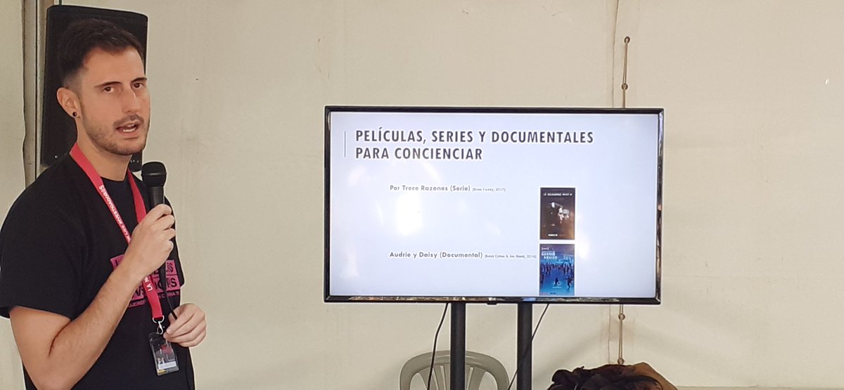 EASPsalud's tweet photo. Series, películas y más recomendadas por @donchenchovilla para concienciar sobre el problema del #Cyberbullying.
Una de las líneas de investigación en #EASP
Y un mensaje: "Un amigo puede salvar una vida"
#NightGranada
#NightSpain
#ERN22 https://t.co/UZbcsuS0wr