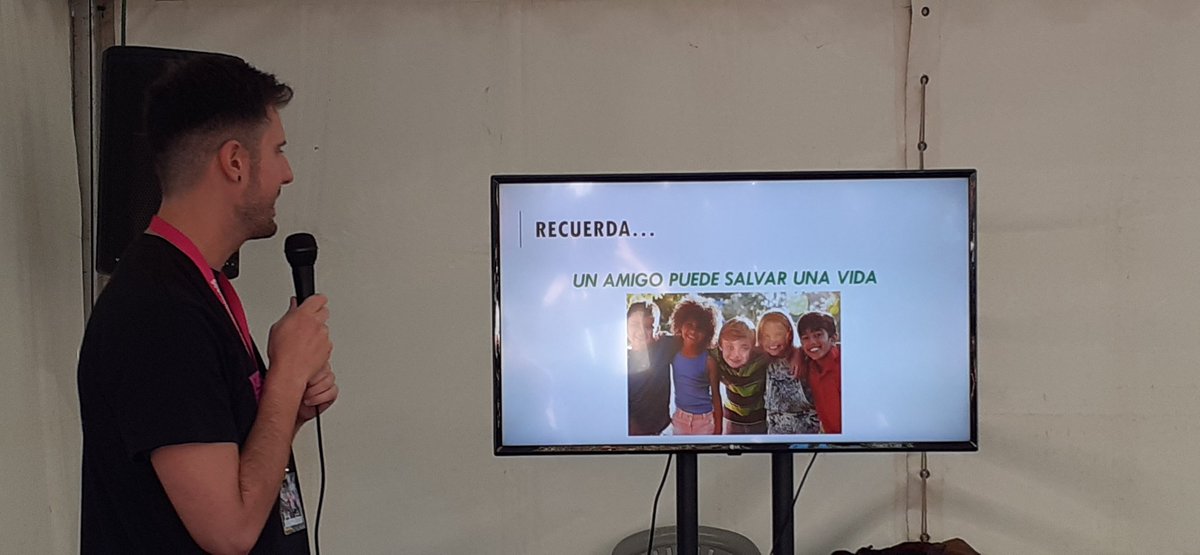 EASPsalud's tweet photo. Series, películas y más recomendadas por @donchenchovilla para concienciar sobre el problema del #Cyberbullying.
Una de las líneas de investigación en #EASP
Y un mensaje: "Un amigo puede salvar una vida"
#NightGranada
#NightSpain
#ERN22 https://t.co/UZbcsuS0wr
