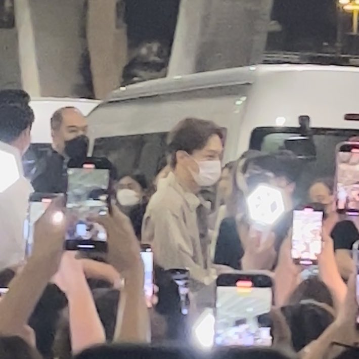 dazaijd's tweet photo. guys the smile he happy 😭 https://t.co/t2qZ6nr2ze