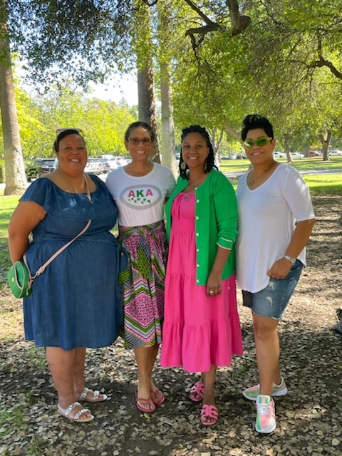 EtaGammaOmega's tweet photo. Eta Gamma Omega President and members 💕💚 https://t.co/USpf4AkZ1N