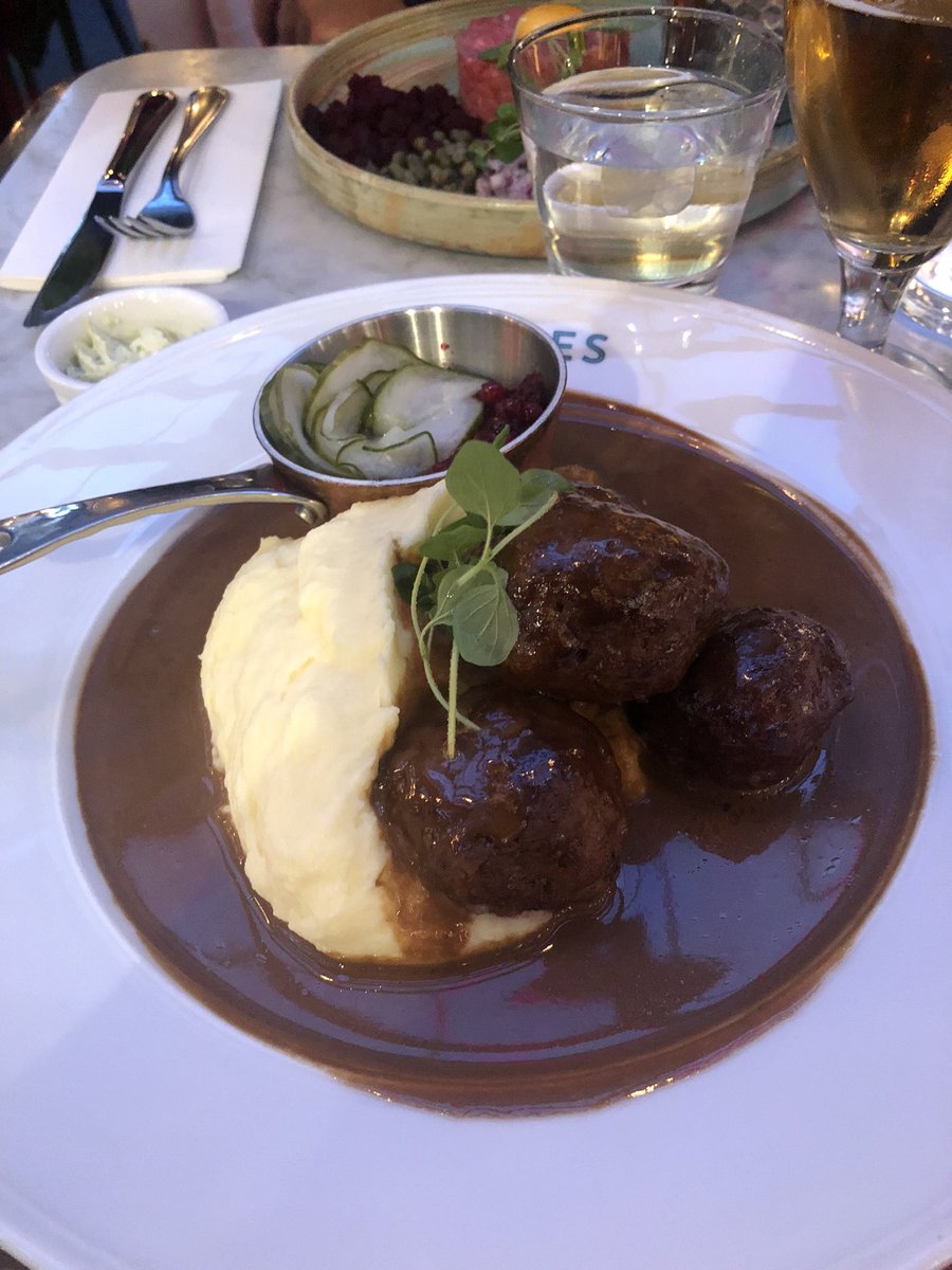 JoostVF's tweet photo. #joosteet (sorry @metallooks )😂
In Zweden dus geupgrade Kötbullar natuurlijk (niet de brol van de Ikea)😋 #tures #Stockholm https://t.co/FsvLjetuZF