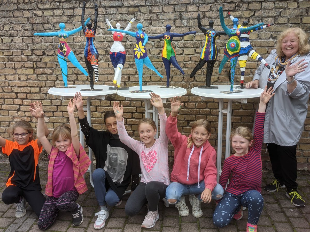 MGHMonsheim's tweet photo. Glücklicher Abschluss des "Zeit für Familie"-Nana-Workshops mit Gisela Heiser.
Die Kinder sind stolz auf ihre Kunstobjekte - sie werden zuhause einen Ehrenplatz erhalten.
Durch Finanzierung des MFFKI RLP war es möglich den Workshop für die Teilnehmenden kostenlos anzubieten. https://t.co/VQE6Su75Y7