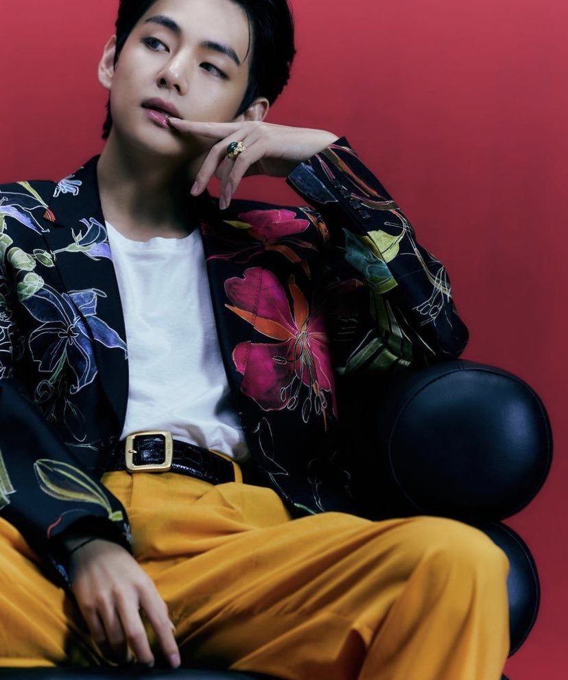 MTVLA's tweet photo. *Ve estas fotos* *Le marca al 911* 😍😍😍

#MTVCelebsLA #TAEHYUNGxVOGUE https://t.co/zrhVuXDKv7