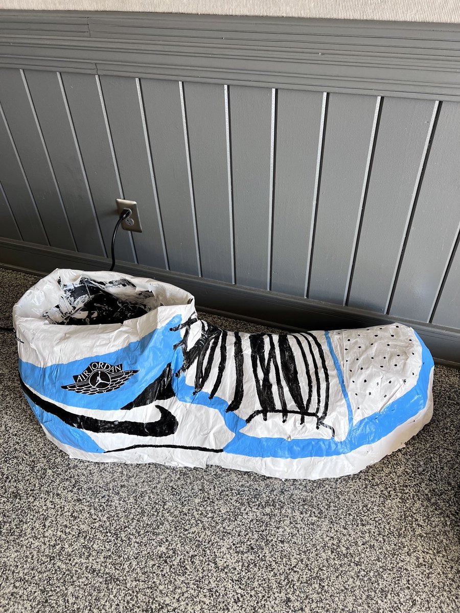 Russconnell's tweet photo. Fun pop art sculptures made by students in Beginning 3D Art! ⁦@donohoschool⁩ #engagemypassion https://t.co/arjmQUeUjQ