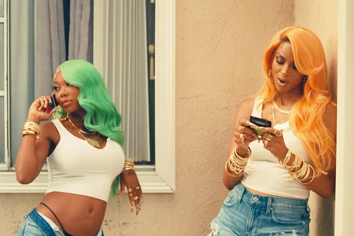 RapUp's tweet photo. Ciara and Summer Walker team up in their new video for "Better Thangs" 💚🧡 https://t.co/wNVGo3pSB1 https://t.co/GS2pfjJSXf