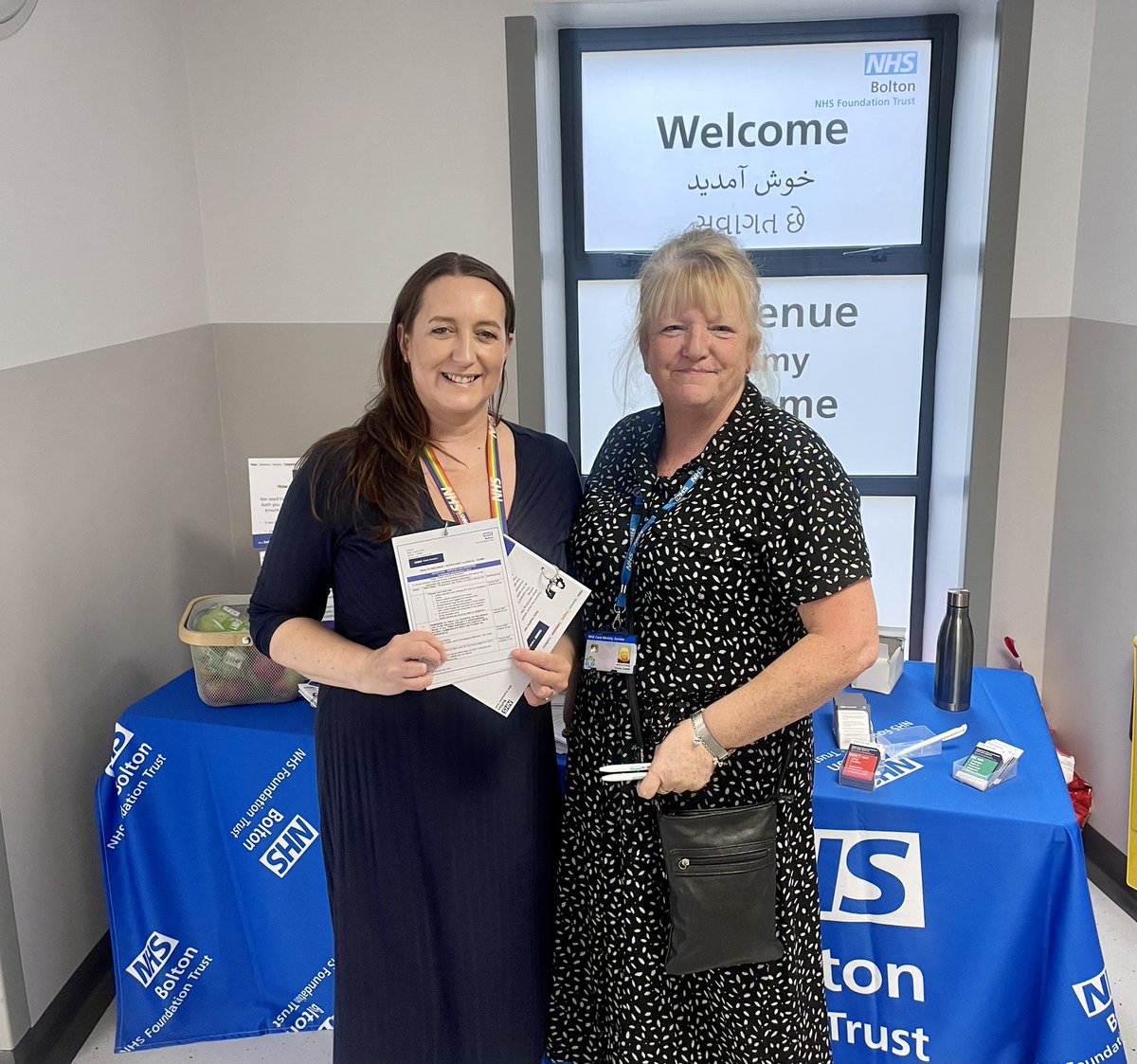 Love the new standard work guidance for our crucial admin/ward clerks as part of #knowyourpatient week! Great to catch up with Teresa at the learning stall to agree some actions for Acute Adult Care over the coming weeks!💡 @boltonnhsft  @simonirving74 @Ccmm6774 @SophKC