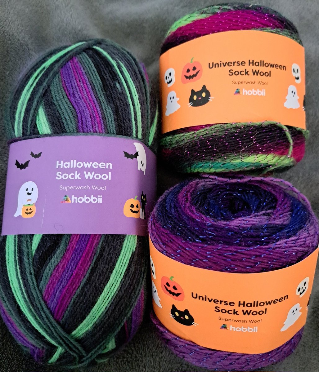 BadgersDrifft's tweet photo. Sie sind da. Von @hobbii_yarn Und sooo schön! #unbezahlteWerbung #Stricksocken #Halloween https://t.co/CKMnc9l8QB