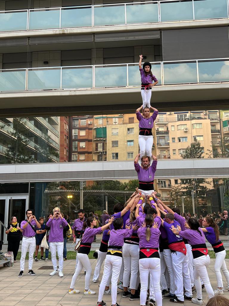esquerdats's tweet photo. Això ja ha començat‼️
Visca la Festa Major de l’Esquerra de l’Eixample🥰
#FemBarriFemCastells #FMEsquerra
1️⃣Avui som presents al pregó d’inici💜 https://t.co/DaaXzpw1ml