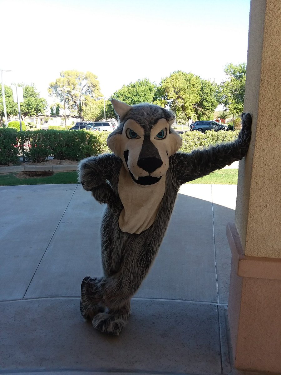 When they say they’re ditchin’ instead of staying for the parade…
Please go, for me? Pretty please??
Hoco is gonna be fun!! Because I’m king, always.