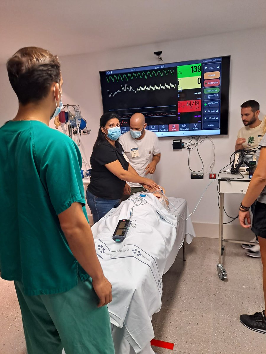 socamicyuc's tweet photo. El Hospital Universitario de Canarias (Tenerife) ha acogido el primer curso CALS que se imparte en Canarias 🇮🇨 Los alumnos pudieron entrenar técnicas de Soporte Vital Avanzado en Cirugía Cardiaca #socamicyuc #pnrcp #plannacionalrcp #semicyuc #svacals #cursocals #soportevital https://t.co/vCKIjjIIFE