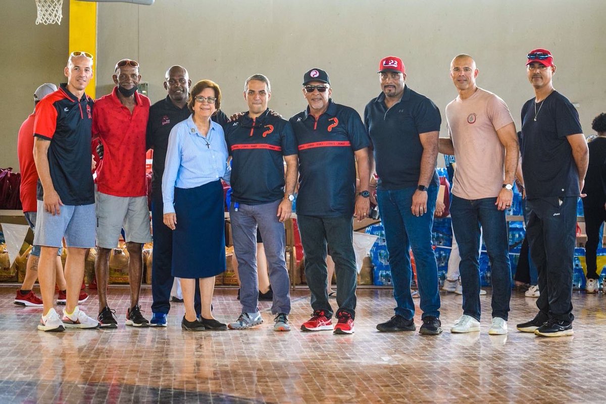 LBPRC's tweet photo. #LaInvernalEnTuComunidad: Como lo hizo nuestro Astro Boricua, seguimos ayudando a nuestro país.
Hoy, comenzamos nuestro impacto comunitario en el área sur.
¡GRACIAS #LeonesDePonce, @Sor_Isolina, @SeguroTresponde, #APPPR, jugadores y manos amigas por hacer esto posible! 🤝⚾️🇵🇷 https://t.co/UUK2zdw60v