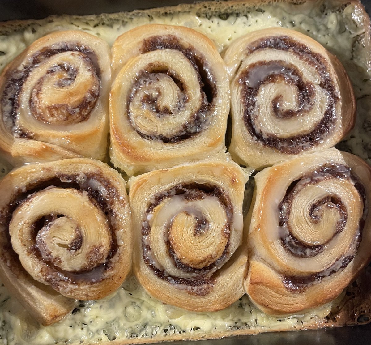 astrokgs's tweet photo. this is after  they were done i swear i’m not a horrible baker just ignore the left over cream that burnt in the oven https://t.co/ahy3FpDfWr