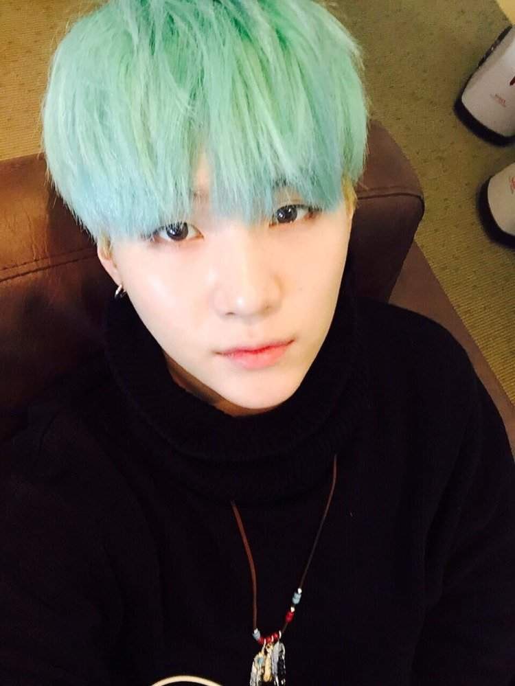 Se0kedInLuv's tweet photo. ❓QUESTION: If you had to choose between a date night with long-haired Yoongi OR a date night with Mint Yoongi, which one would you choose? 👀 https://t.co/3SwbBerYLP