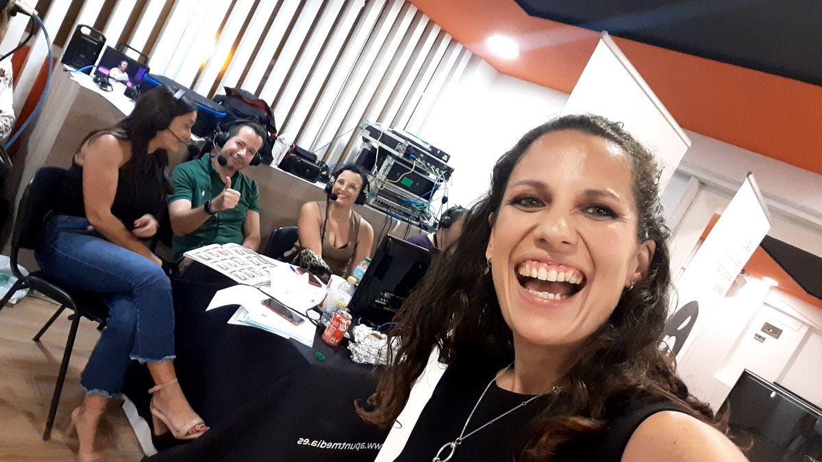 Ampa_Cab's tweet photo. El que hi ha darrere de la retransmisió d'#Elecció23. Continuem en directe a @apunt_media!!! Amb @ferrancano i @PepaPepae 🔥 #Falles22 #Falles #Fallas 👏👏👏 https://t.co/EICZfhtDpz