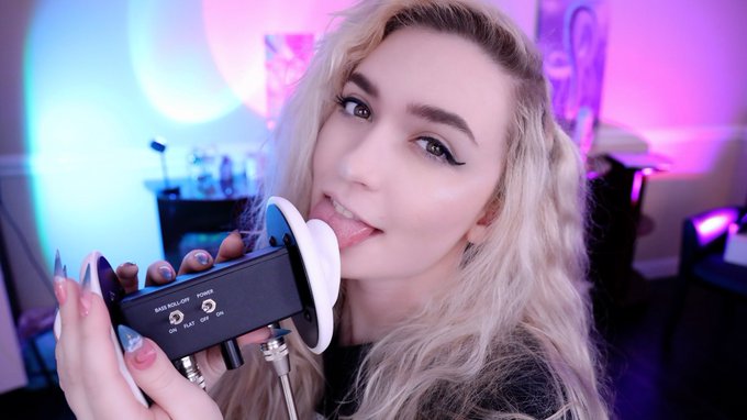 Bonus Ear Eating ASMR video available on Rosebud Tier 2 ($5) on Patreon!! c: ♡♡♡  ((along with its Kiss<a href="/tag/asmr"class="tags"><span>#asmr</span></a>