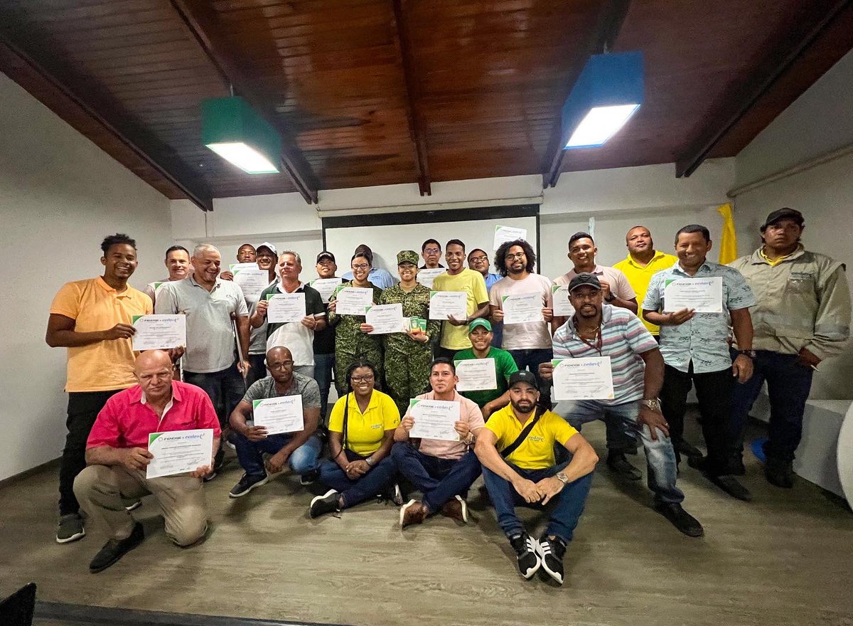 eedassaesp's tweet photo. Los #tallerestécnicos Mantenimiento e Integración Arquitectónica de Sistema Solar Fotovoltaico y Mantenimiento y Buenas Prácticas de Equipos de Refrigeración se #certificaron, en la #CámaradeComercio.
#eedascleanenergy #beenergy #fenoge #minenergía #bid #gratis #60horas https://t.co/mXYTRXgahJ