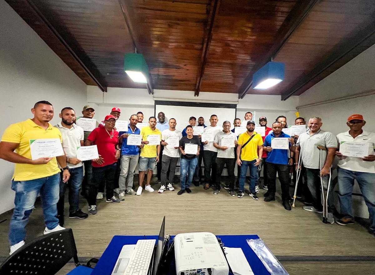 eedassaesp's tweet photo. Los #tallerestécnicos Mantenimiento e Integración Arquitectónica de Sistema Solar Fotovoltaico y Mantenimiento y Buenas Prácticas de Equipos de Refrigeración se #certificaron, en la #CámaradeComercio.
#eedascleanenergy #beenergy #fenoge #minenergía #bid #gratis #60horas https://t.co/mXYTRXgahJ