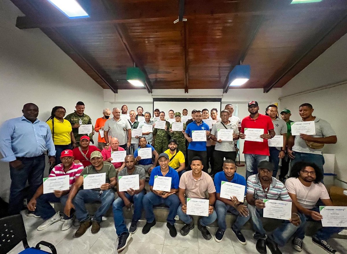 eedassaesp's tweet photo. Los #tallerestécnicos Mantenimiento e Integración Arquitectónica de Sistema Solar Fotovoltaico y Mantenimiento y Buenas Prácticas de Equipos de Refrigeración se #certificaron, en la #CámaradeComercio.
#eedascleanenergy #beenergy #fenoge #minenergía #bid #gratis #60horas https://t.co/mXYTRXgahJ