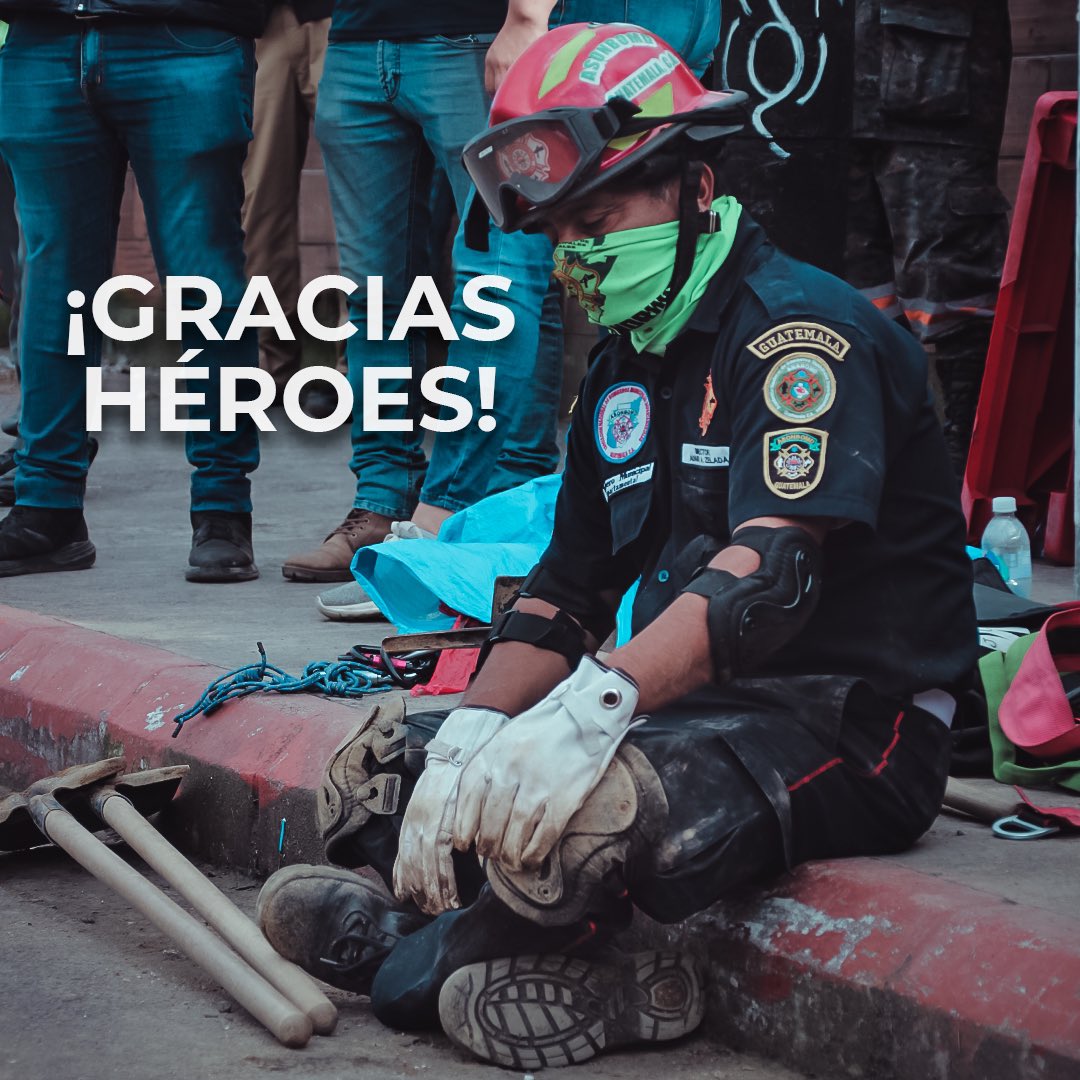 gobernaciongt's tweet photo. Agradecemos a @ConredGuatemala, @BVoluntariosGT, @Ejercito_GT, Unidad Canina de Rescate k9, @PNCdeGuatemala , equipo de la @MuniVillaNueva y a todos los voluntarios por por el apoyo y trabajo arduo en el búsqueda y recuperación del vehículo y los cuerpos.
#Gracias #VillaNueva https://t.co/wxfiKpV8sY