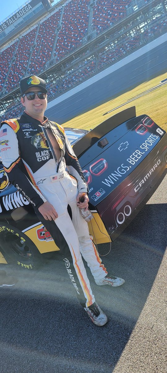 JrFan8857's tweet image. Thanks for posing a picture of our @MBMMotorsports @BWWings car bud! @NoahGragson #NASCAR #MBMMotorsports  #BeerWingsandSports #NASCARXfinity #NASCAR #Talladega
