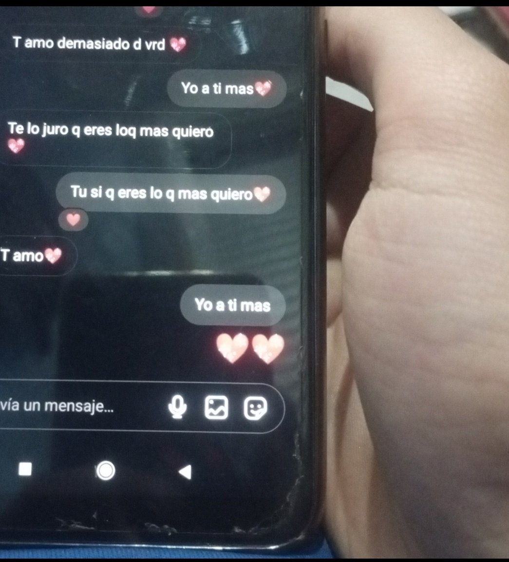 le acabo de coger el movil a mi hermano de 11 años 😈 JAJAJAJ