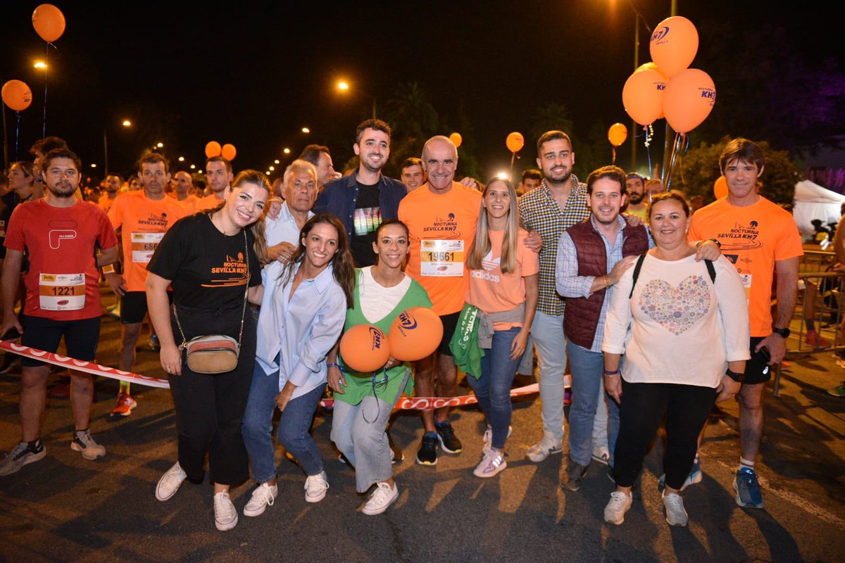 antoniomunozsev's tweet photo. ¡Objetivo conseguido! 8,5km de #NocturnaSevilla22KH7 disfrutando del ambiente espectacular que caracteriza a esta gran carrera de #Sevilla y  compartiendo la euforia con los 21.000 participantes que hemos alcanzado en esta edición. ¡Enhorabuena a tod@s!👏👏🧡🙌 #SevillaesDeporte https://t.co/k6LzL9HCMc