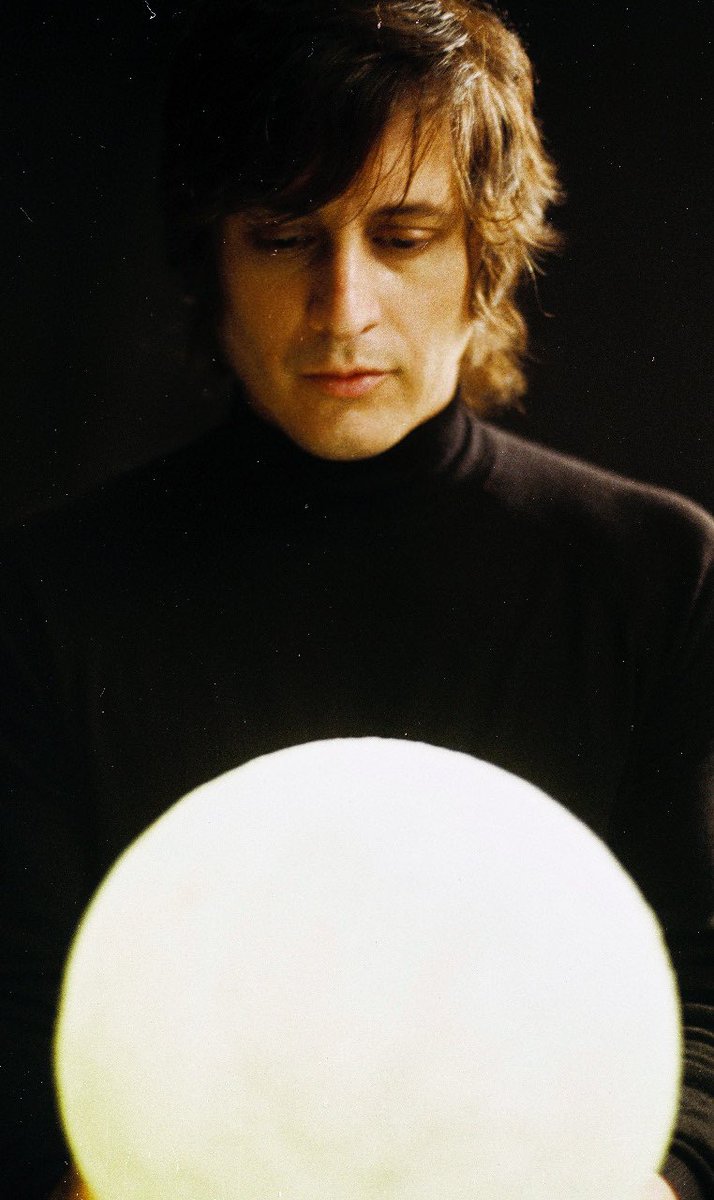 IamSiddhartha's tweet image. Hace un año salió #ParaisoLunar una canción que tiene muchos significados para mí, pues en esas palabras que contaban una encuentro de amor, también venía un presagio del nacimiento de mi hijo Mar que coincidió por horas con la salida de este tema…

open.spotify.com/track/45HGCEkf…