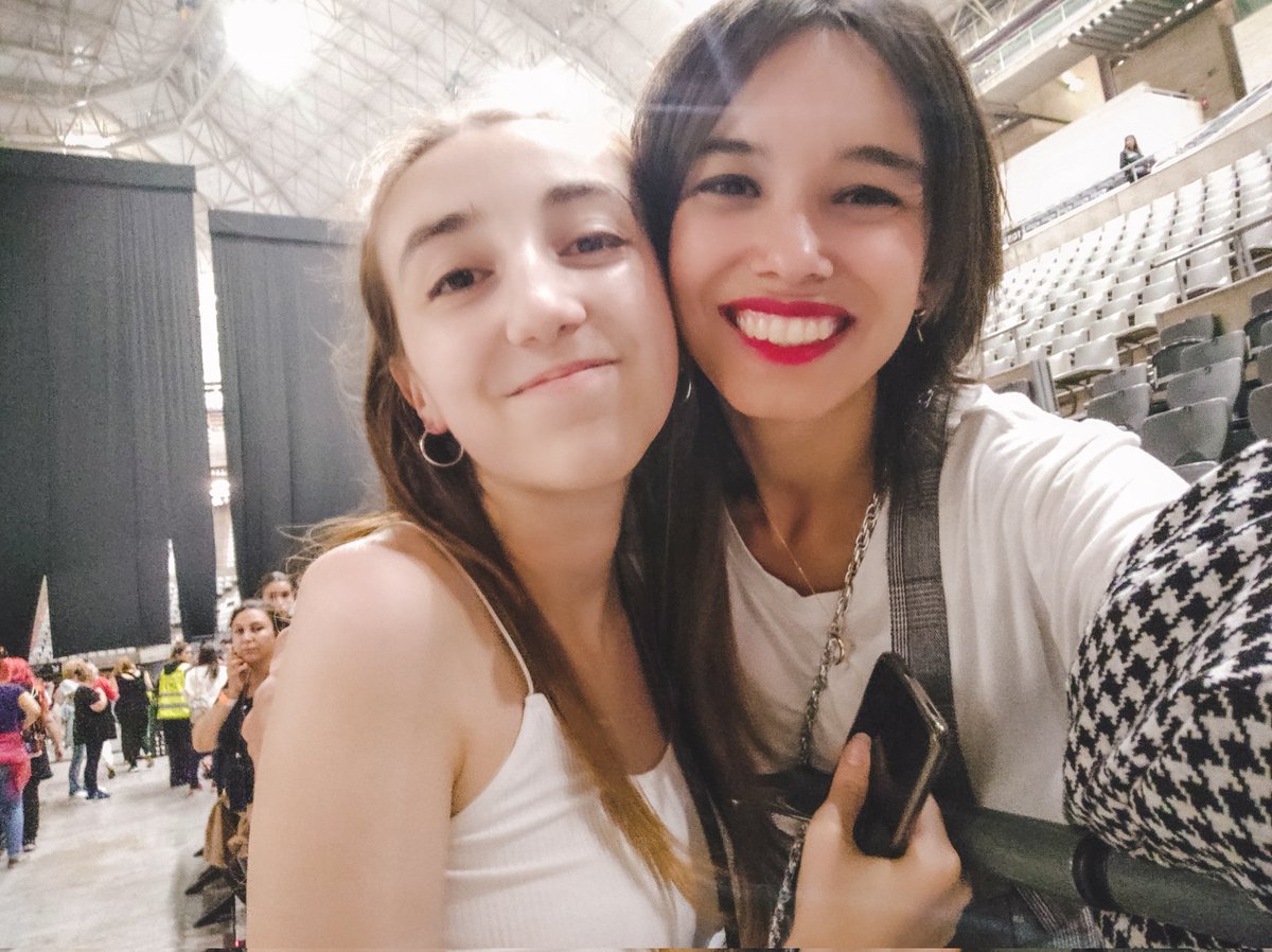 JocandaWilson's tweet photo. que te quiero, belu <3 https://t.co/wRjRwJeacK