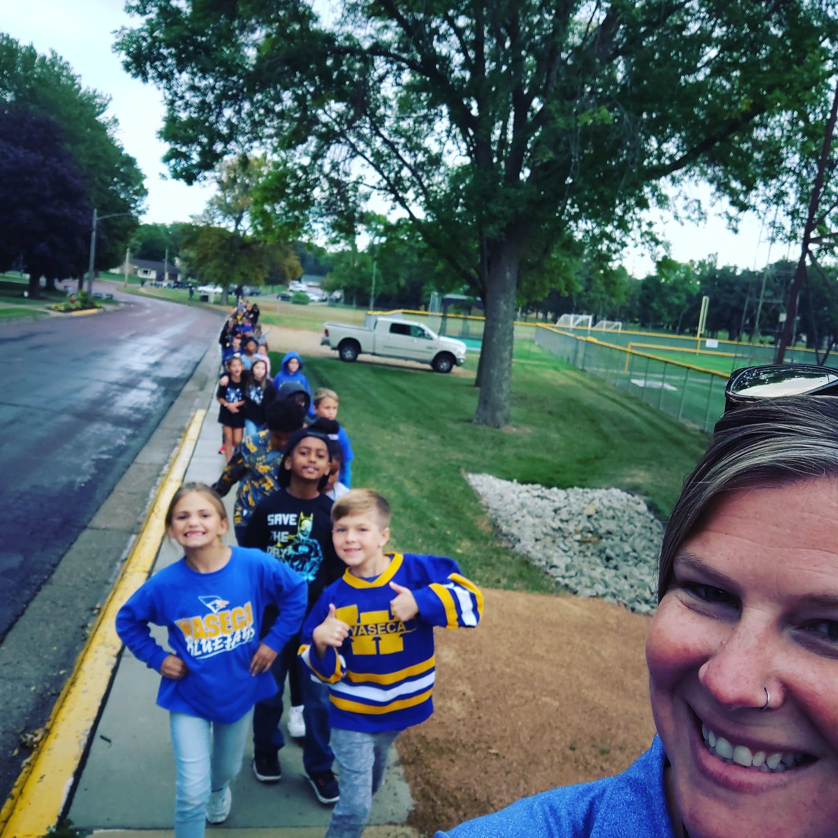 SchultzHartley3's tweet photo. Hoco parade bound! Rain or shine! Check out all that blue and gold. Go Jays! 💙💛💙💛 https://t.co/O43Y3Ph6y2