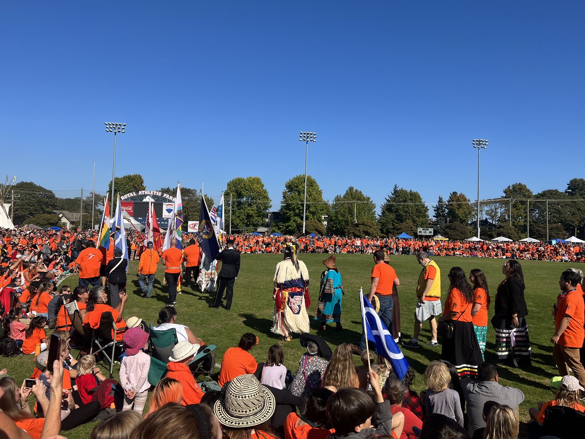 jonhamlin's tweet photo. A powerful and moving day. A sky full of soaring turkey vultures added and extra layer of reflection on our inter-connectedness as people and as creatures on this earth. @SongheesNation #powow https://t.co/A2Pm5og6ff