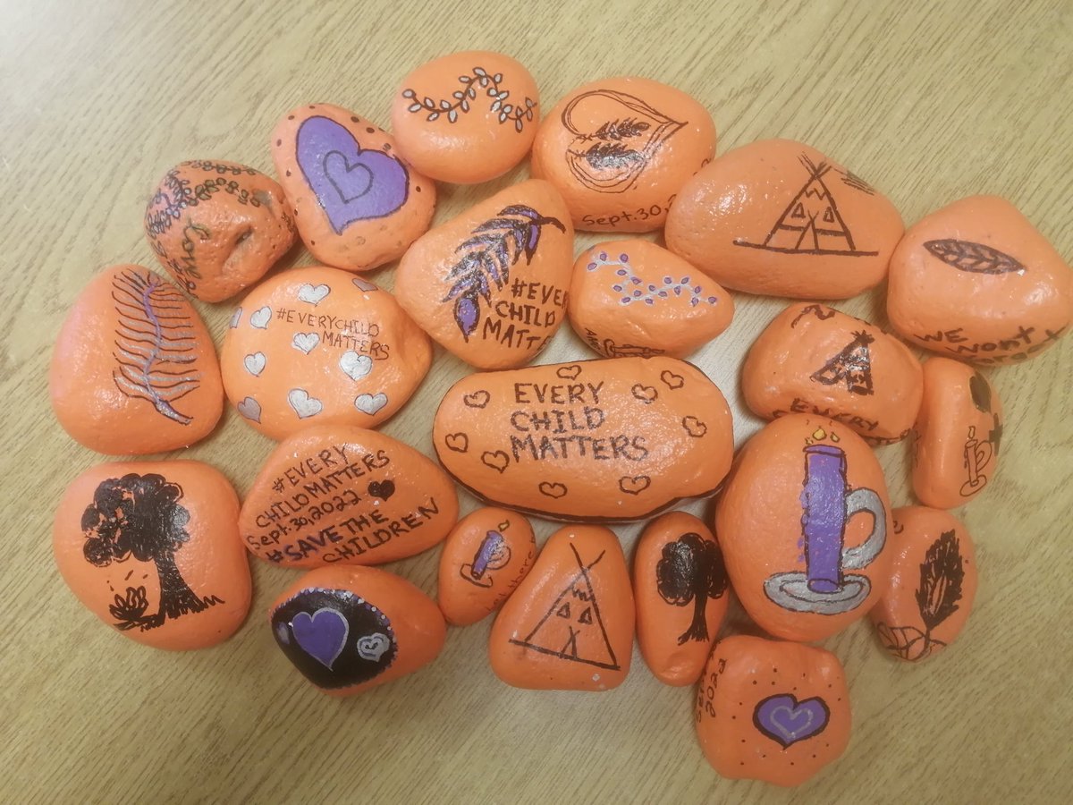 MsDoyle2's tweet photo. Every Child Matters. Truth and Reconciliation and a wonderful day of questions and understanding. Learning to create a better future for all. Thank you to the wonderful gift today L.E. @stannestars #bebetter #TruthAndReconciliation # https://t.co/UpGgnrpVr6