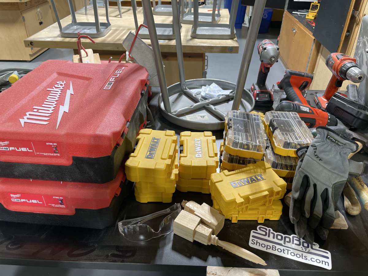 Greenfield_SD's tweet photo. GHS' Career & Tech Education wants to thank Lowe's for a $15,000 grant used to upgrade our programs w/ cordless tools, saws, toolboxes, tool belts, safety equipment, organizers & hand tools to learn techniques for success in skilled trades 1/2 #GreenfieldSD #G21SelfDirectLearning https://t.co/Exm9dWQDaR