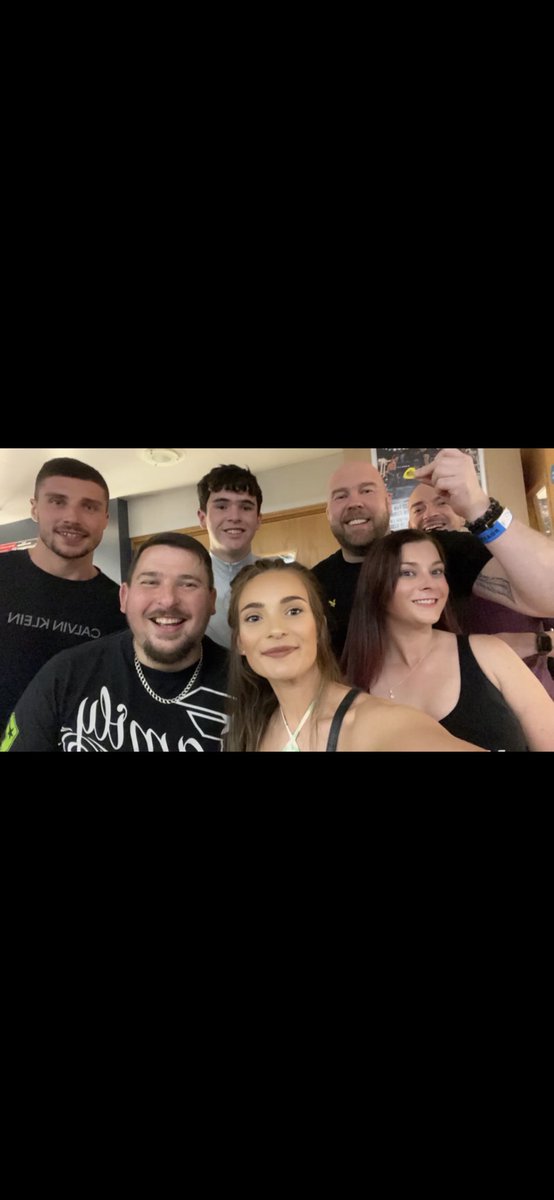 paulaoldfield's tweet photo. @twinatlantic Thank you boys so much for an amazing night, we’ve had a really tough year so far and tonight was just what we needed #free #barrowmusic #lightspeed https://t.co/A7FNiz9Qmw