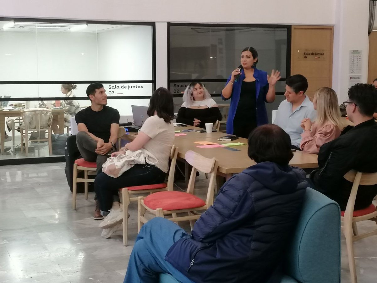 redi_jalisco's tweet photo. ¡Hoy estamos presentes en #REDiAMG en #DiseñoDeFuturos!
Anatalia Trujillo nos enseña a realizar prospectiva estratégica y la creación de escenarios futuros para los negocios https://t.co/hTe7psIojd
