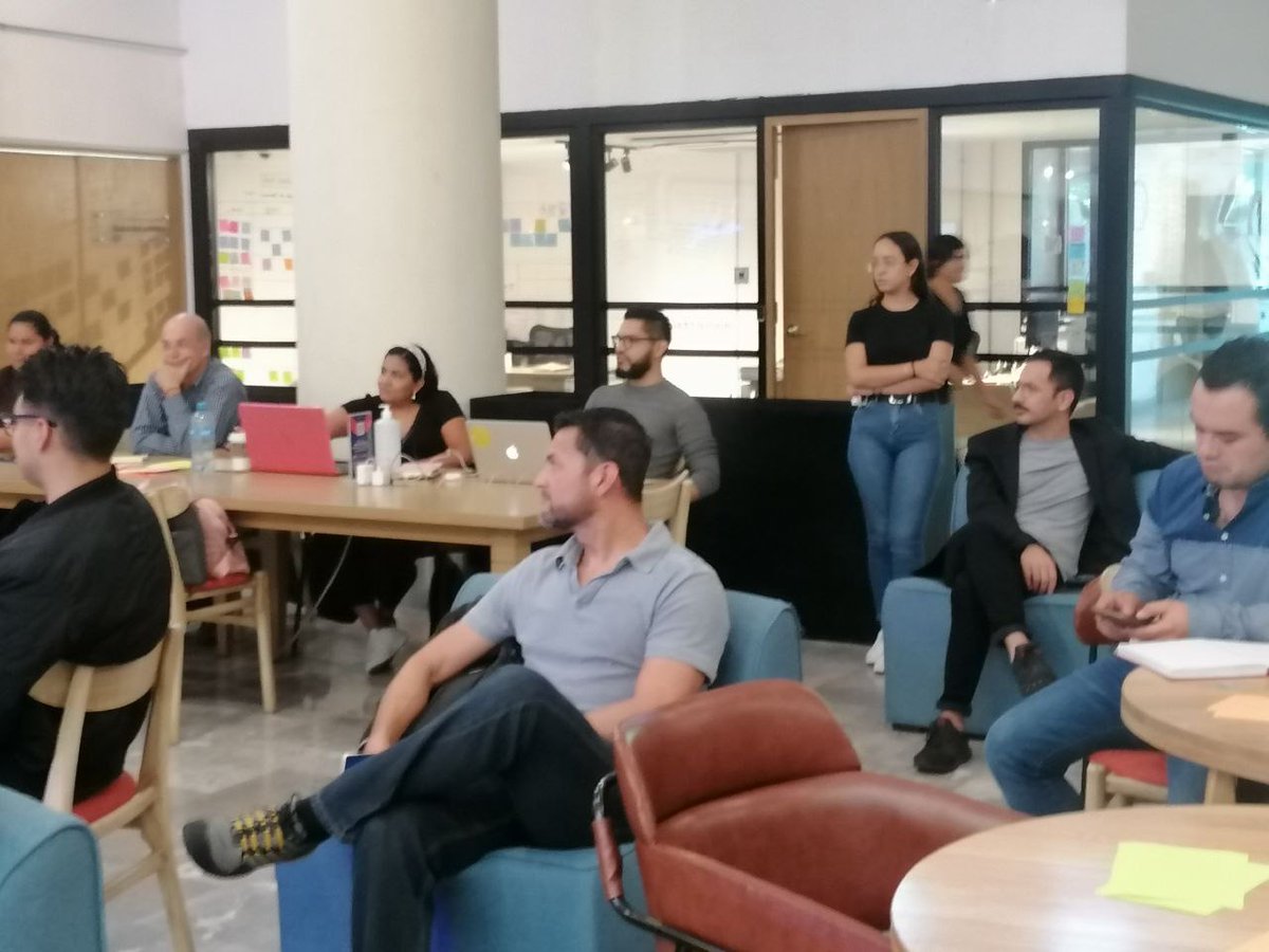 redi_jalisco's tweet photo. ¡Hoy estamos presentes en #REDiAMG en #DiseñoDeFuturos!
Anatalia Trujillo nos enseña a realizar prospectiva estratégica y la creación de escenarios futuros para los negocios https://t.co/hTe7psIojd