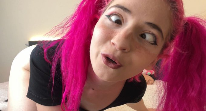 Hoy no sale stream, ma&ntilde;ana rindo y estoy estudiando a full! 😝 https://t.co/4CKE7KnDLp