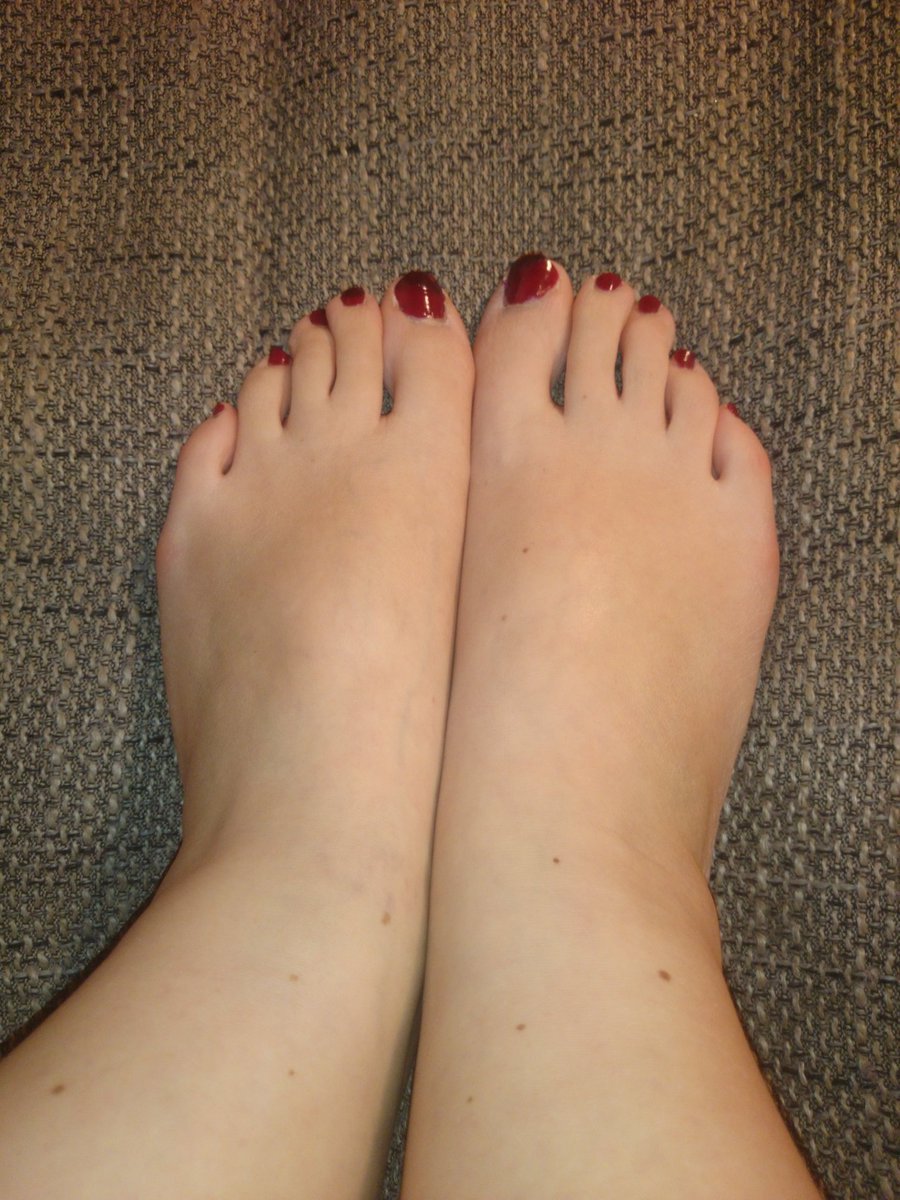 CandySweet1337's tweet photo. This polish needs to be renewed! https://t.co/NwvX3h30WR