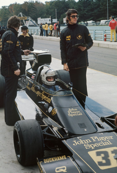 juanjoabsolut's tweet photo. La última carrera en F1 de #TimSchenken fue en USA 1974, la única vez con Lotus (76), pero fue descalificado por salir siendo el segundo reserva de Lotus (Ickx y Peterson eran los titulares) @historacing @VicarioMartin @horacio_porta @LM__ @Joargomez @josetellaetxe https://t.co/Kn2Yrk4Zy9