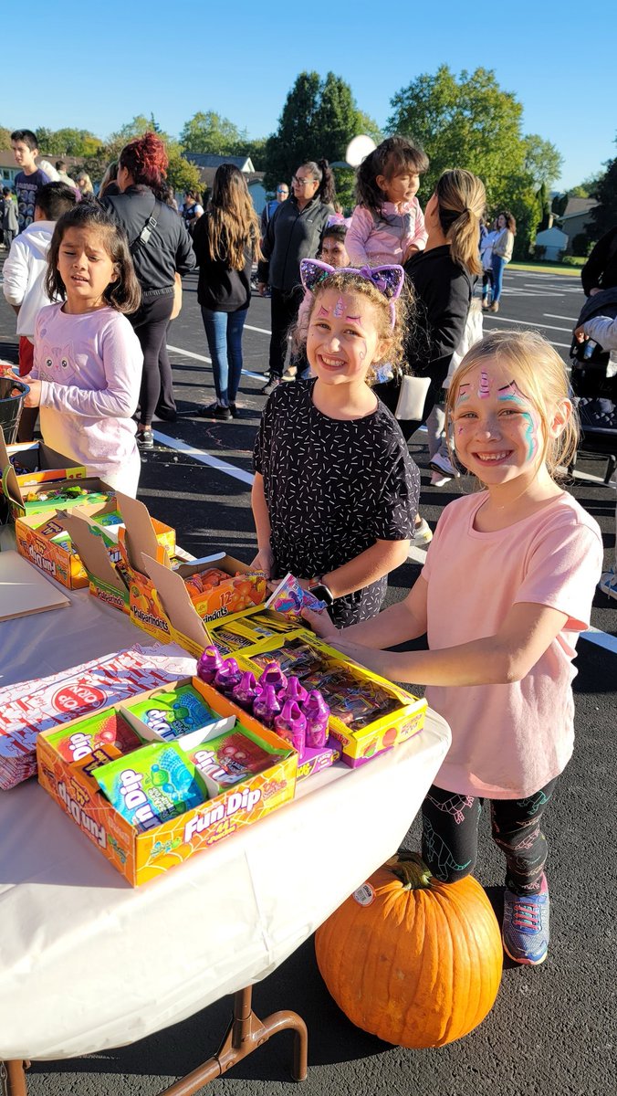 CastlesKinders's tweet photo. Fall Fest fun @D59Byrd 
#TogetherWeCan https://t.co/SZadIpaJsL