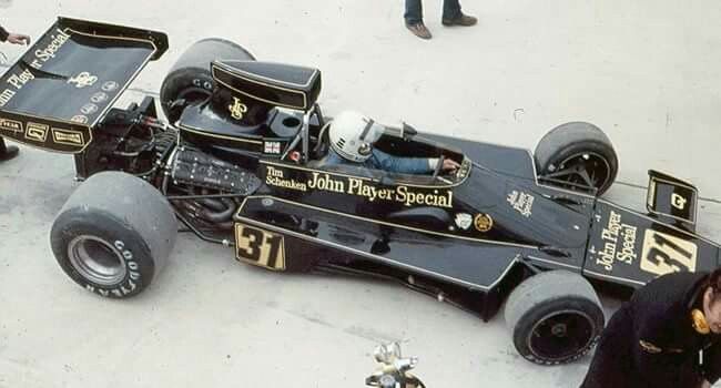 juanjoabsolut's tweet photo. La última carrera en F1 de #TimSchenken fue en USA 1974, la única vez con Lotus (76), pero fue descalificado por salir siendo el segundo reserva de Lotus (Ickx y Peterson eran los titulares) @historacing @VicarioMartin @horacio_porta @LM__ @Joargomez @josetellaetxe https://t.co/Kn2Yrk4Zy9