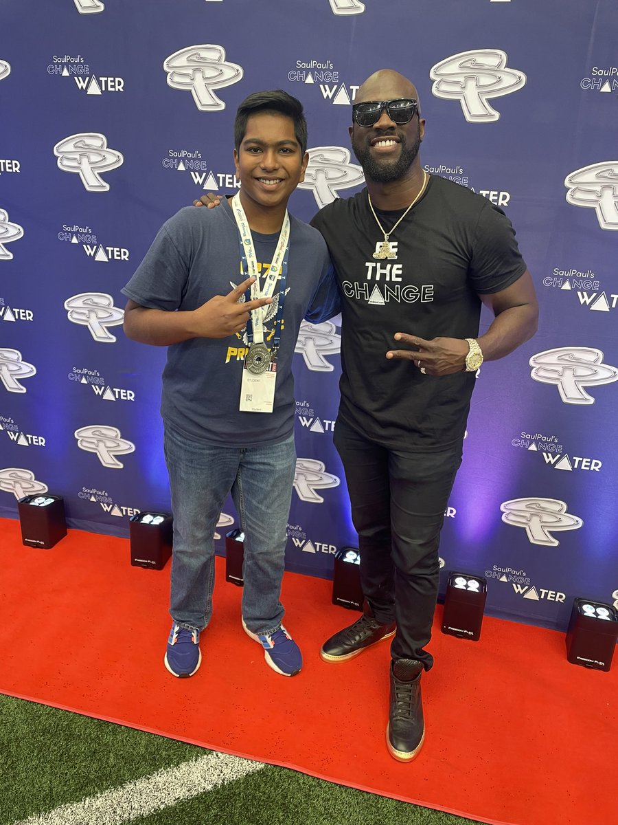 AaronJoelGeorge's tweet photo. @SaulPaul It was great meeting you today at the YTexas Event! #Makeitmovement https://t.co/N6fac7nelr