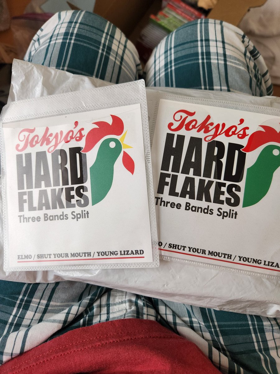 mrkichi's tweet photo. 二枚在庫出てきたから、今度のライブの時にでも。
#elmo #shutyourmouth #younglizard #tokyohardflakes #早朝整理 #寝間着 #おはよう https://t.co/L5P9AFSo7e