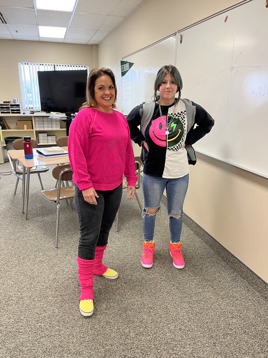 soufflemom's tweet photo. College Go Week! College Colors and “The Future Looks Bright” neon day!! https://t.co/cPK6qee4jN