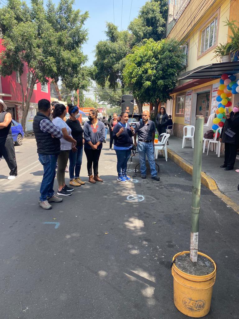 Parte de la política social del Gobierno de la #CDMX que encabeza la Dra. Claudia Sheinbaum, es ampliar el número de comedores comunitarios y mantener los que ya existen, garantizando así el derecho a la alimentación de quienes habitan esta ciudad.
