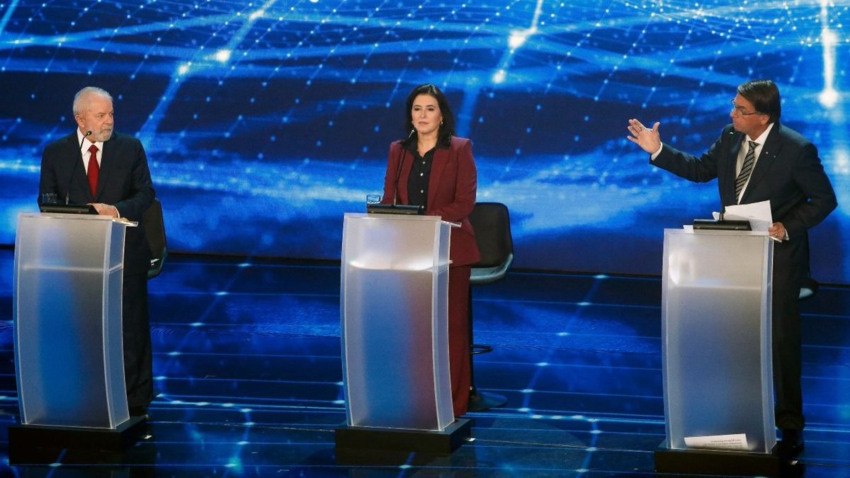 tcsnoticias's tweet photo. Un debate entre los candidatos a la presidencia de #Barsil, Jair Bolsonaro y Luiz Inácio Lula da Silva, se llenó de ataques e insultos personales, con acusaciones de corrupción y mentiras, previo a las elecciones generales del 2 de octubre. #TCSN https://t.co/HmBHhTeiSD